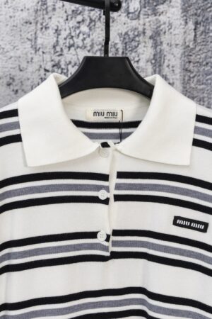 미우미우 여성 티셔츠 25FW 66ST464-3 - 이미지 5