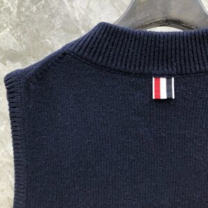 톰브라운 니트 베스트 25FW 66ST543 - 이미지 8