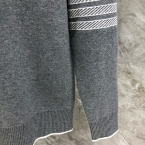 톰브라운 스웨터 25FW 66ST544 - 이미지 4