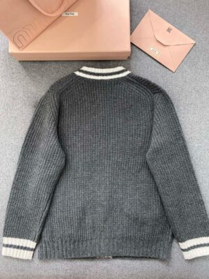 미우미우 울 블렌드 아카데미 가디건 25FW TBH865 - 이미지 3