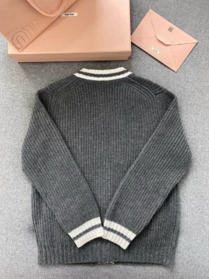 미우미우 울 블렌드 아카데미 가디건 25FW TBH865 - 이미지 4
