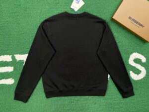 버버리 나이트 기수 엠블럼 코튼 맨투맨 25FW RA1297 - 이미지 3