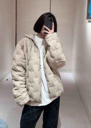 루이비* 모노그램 퀼티드 후디드 블루종 25FW TBH3395-2 - 이미지 5