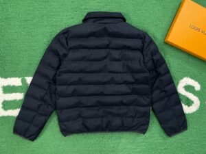 루이비* 경량 허리 패딩 점퍼 25FW RA7384 - 이미지 7