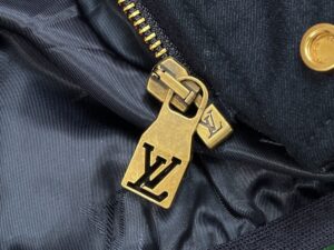 루이비* 경량 허리 패딩 점퍼 25FW RA7384 - 이미지 13