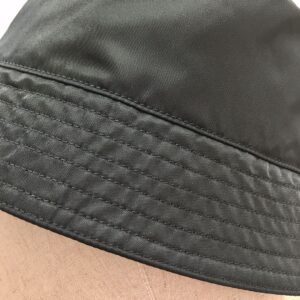 프라다 리나일론 버킷햇 블랙 - 이미지 3