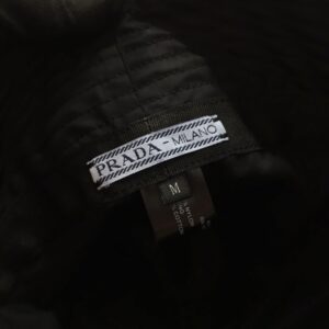 프라다 리나일론 버킷햇 블랙 - 이미지 6