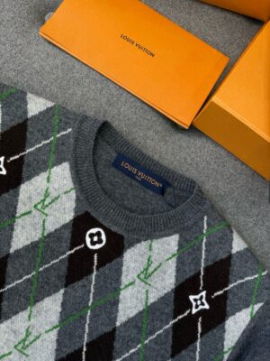 루이비* 아가일 크루넥 25FW TBHC8810 - 이미지 15