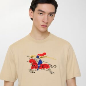 버버리 말 기사 자수 그래픽 반팔 티셔츠 26SS RA3810-3 - 이미지 3