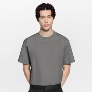 루이비* 엠보스드 로고 코튼 반팔 티셔츠 26SS RA3814 - 이미지 3