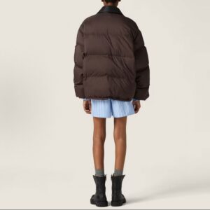 미우미우 여성 테크 패브릭 숏 다운 재킷 26SS RA3830 - 이미지 4