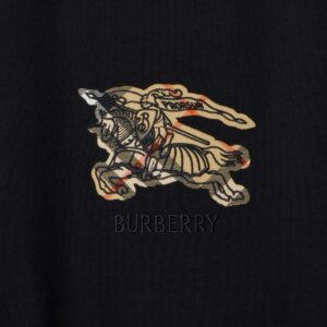버버리 마크라이더 자수 로고 코튼 티셔츠 26SS RA3852 - 이미지 4