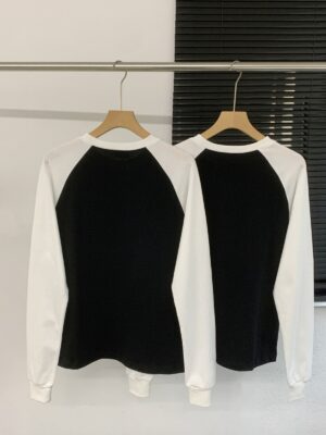 셀린* 여성 로고 배색 롱슬리브 티셔츠 26SS Ceo213 - 이미지 3