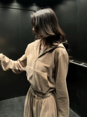 알렉산더왕 여성 스톤 벨벳 후드 집업 26SS RA4021-2 - 이미지 6