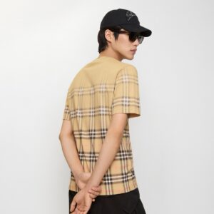 버버리 그라데이션 체크 코튼 티셔츠 26SS RA4024 - 이미지 3