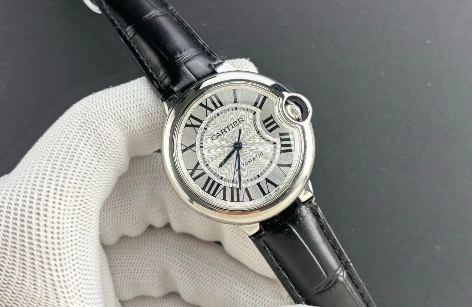 까르띠에 발롱 블루 워치 33mm 오토메틱 블랙 밴드 WSBB0030 - 이미지 2