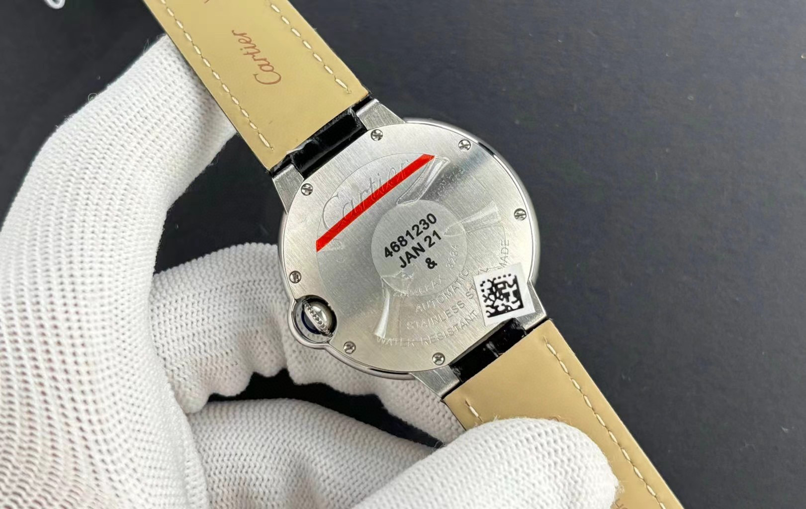 까르띠에 발롱 블루 워치 33mm 오토메틱 블랙 밴드 WSBB0030 - 이미지 9