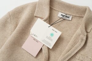 미우미우 로고 자수 울 집업 니트 가디건 자켓 Ceo274 - 이미지 4