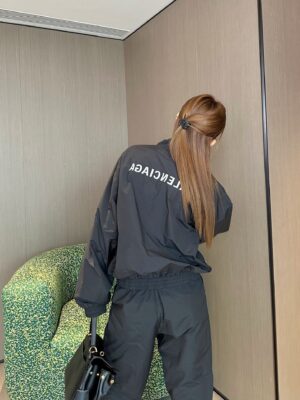 발렌시아가 백로고 미러 자수 트랙 자켓 YP2032-2 - 이미지 13