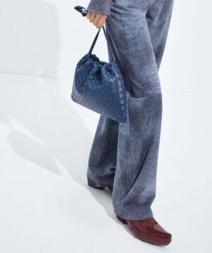 Alternative view of 보테가베네* 더스트백 인트레치아토 숄더백 796728 블루