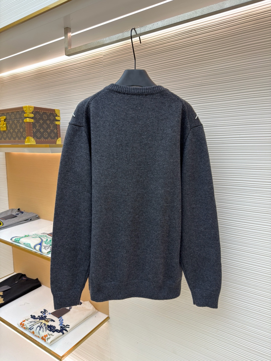 루이비통 차콜 비즈 울 가디건 뒷면