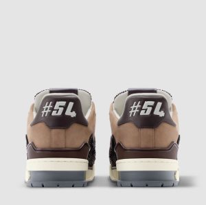루이비* LV 트레이너 로우탑 스니커즈 1AKQF4 - 이미지 3